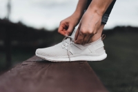De tijdloze stijl van witte sneakers