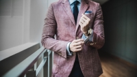Zo draag je relaxed tailoring zonder slobberig te lijken