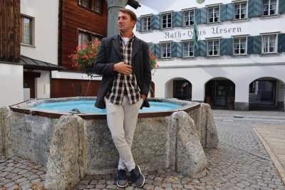 De brede chino is de nieuwe basisbroek van de moderne man