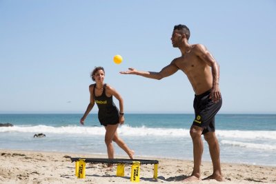 Roundnet is het strandspel dat ineens overal opduikt